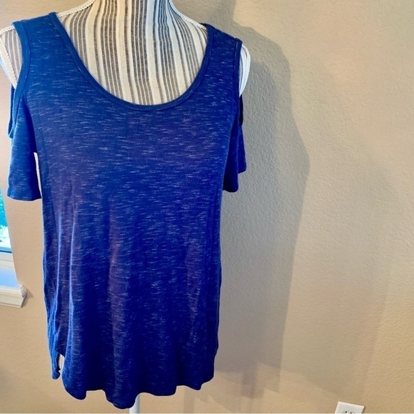 Sunday Shirt Small Navy Blue Cold Shoulder Short Sleeved Top Rayon/Spandex EUC - Picture 16 of 16